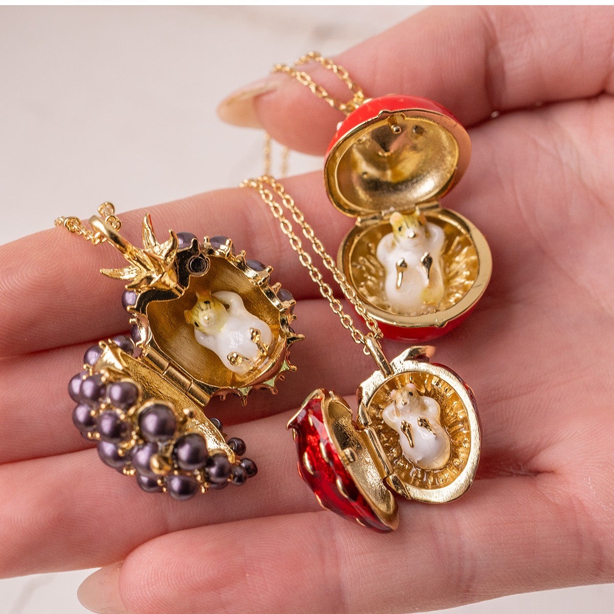Heart Locket Necklace Photo - 新しいフルーツイースターエッグネックレス、開閉式アニマルイースターエッグネックレス、ストロベリーレギュラーボックスペンダントネックレスギフト