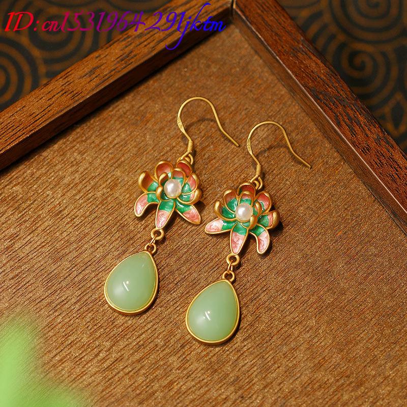 緑色の天然翡翠を使用した、水滴型のイヤリング。お守りとしても - Earrings のレビューと価格