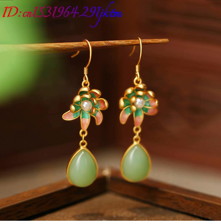 緑色の天然翡翠を使用した、水滴型のイヤリング。お守りとしても - Earrings のレビューと価格