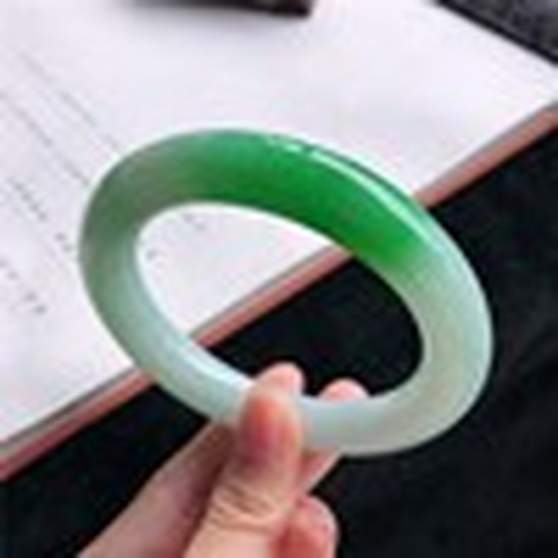 天然ビルマ翡翠ブレスレット、アイスワックスタイプ、ライトグリ - Bracelets のレビューと価格