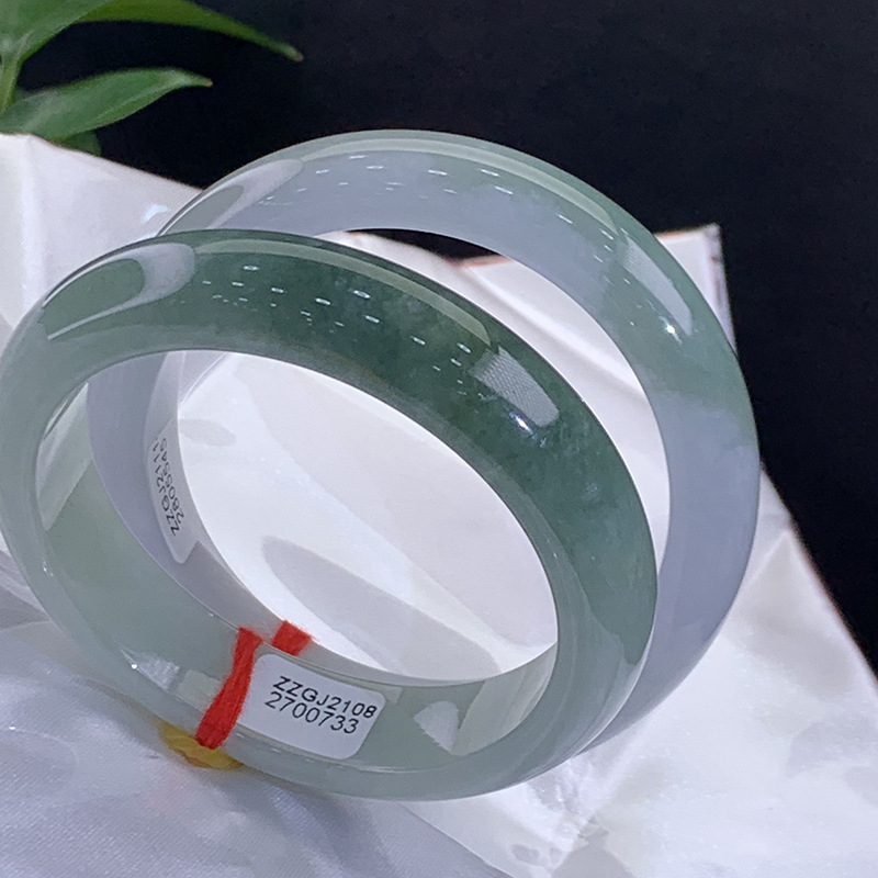 ミャンマー産の女性用翡翠ブレスレット。古い鉱山の翡翠を使用し - Bracelets のレビューと価格