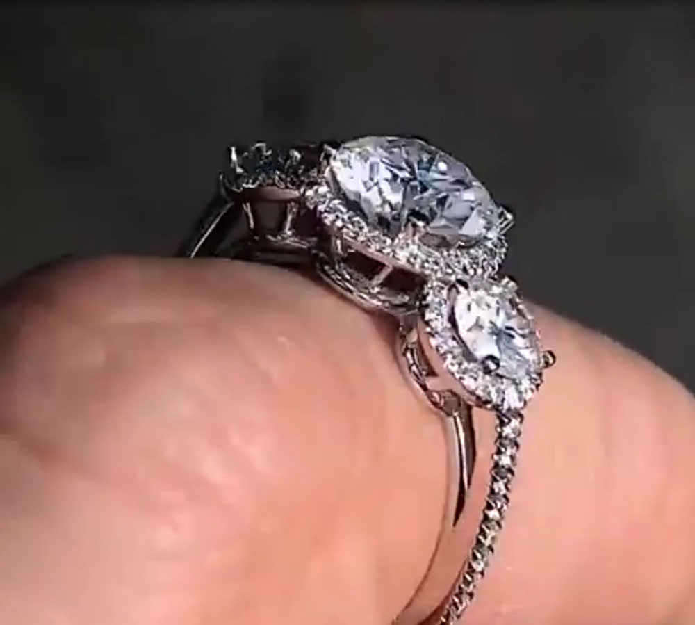 カスタムリアルプラチナPT950女性用結婚式パーティー記念日 - Moissanite Engagement Ring 1 Carat のレビューと価格