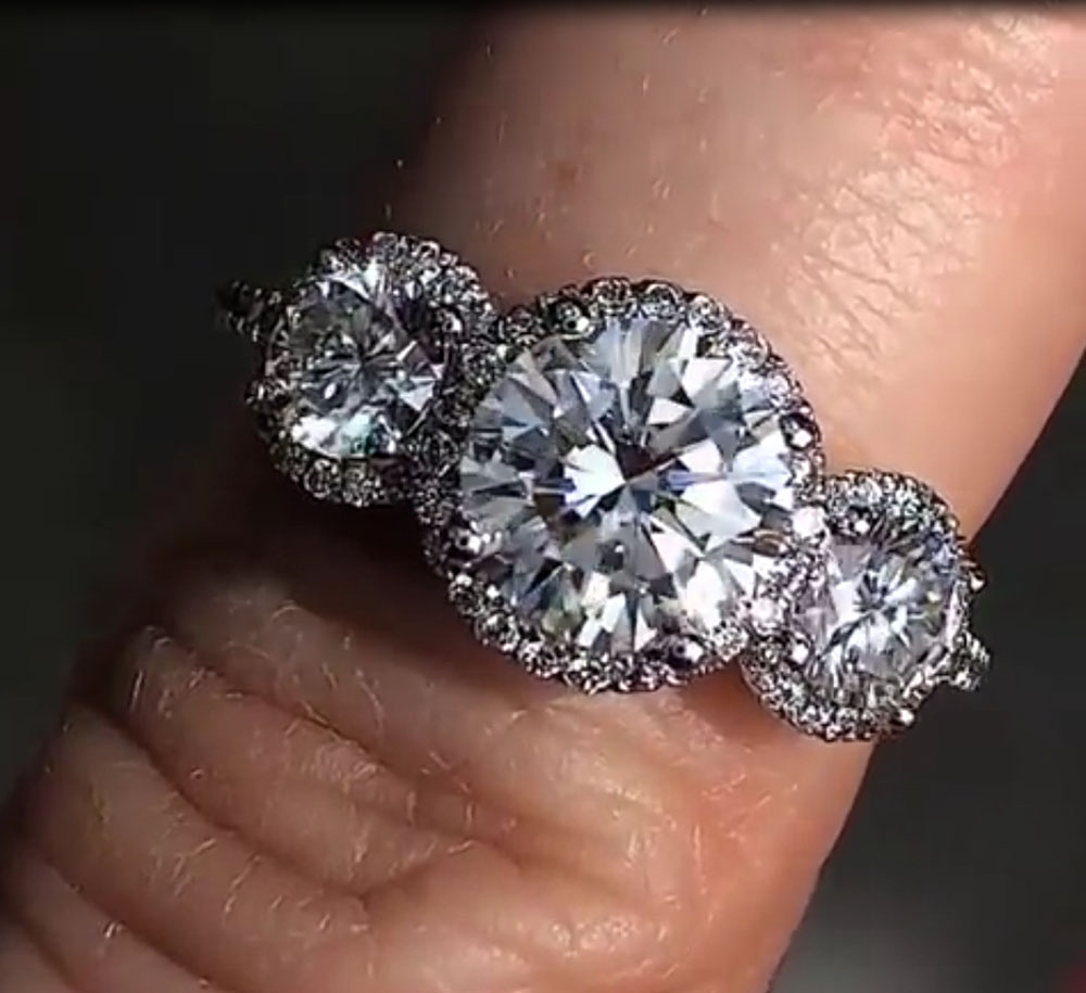 カスタムリアルプラチナPT950女性用結婚式パーティー記念日 - Moissanite Engagement Ring 1 Carat のレビューと価格